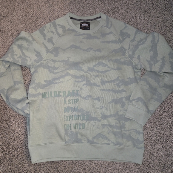 Men's Wildcraft Outdoor Green Sweatshirt - Picture 2 of 4